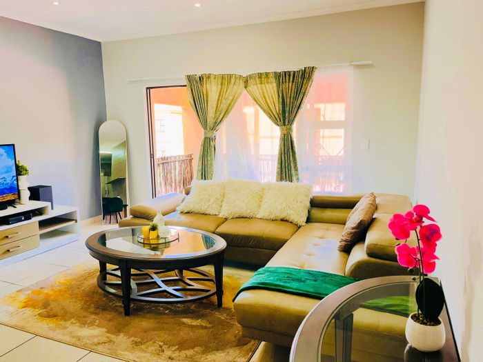 Lonehill Apartment For Sale: 2 Bedrooms, balcony, security, fibre-ready, tenant in place.