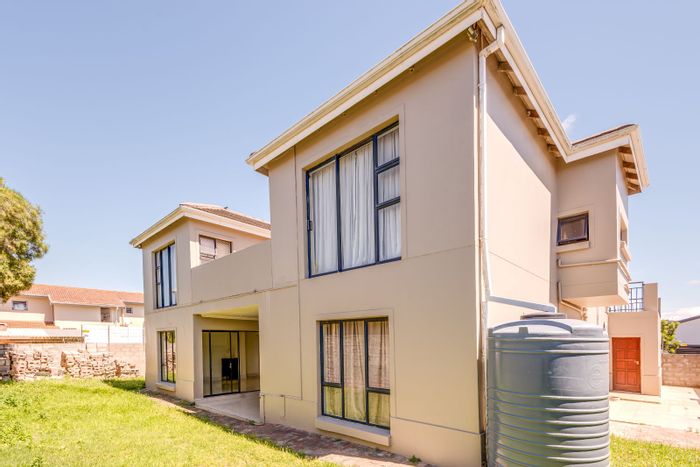 For Sale: 5-bedroom house in Lovemore Park with braai area, double garage, and views.