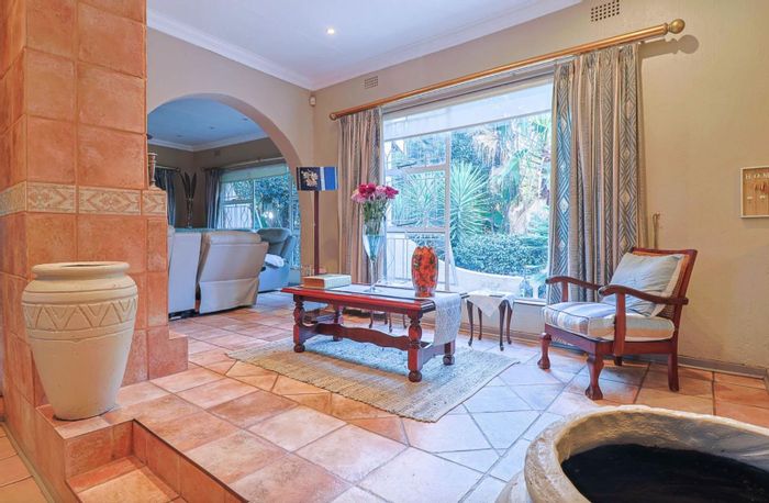 For Sale: Mulbarton House with 4 bedrooms, pool, flatlet, and garages.