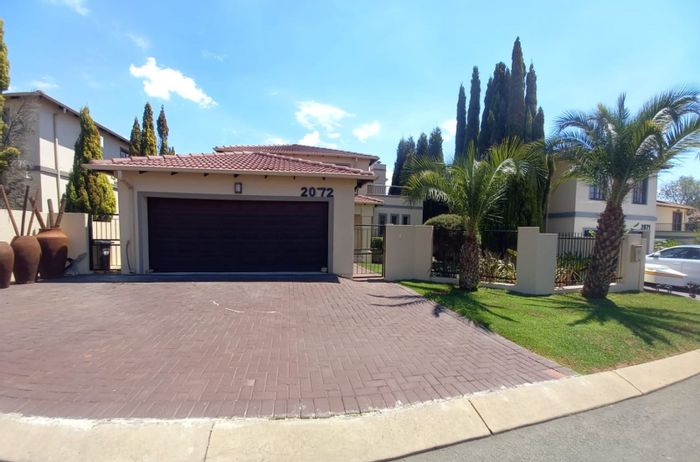 3-bedroom house in Crowthorne AH To Rent, features underfloor heating and entertainment area.