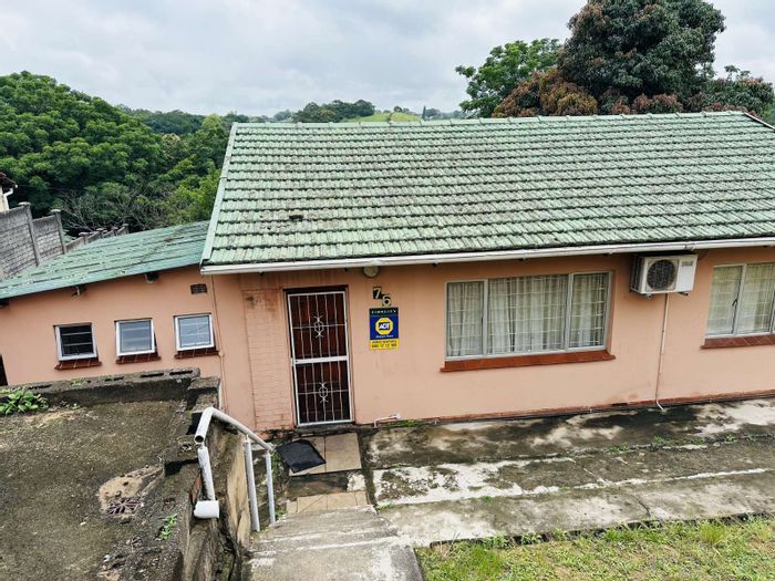 Montclair House For Sale: 3 beds, flatlet, double garage, expansive yard.