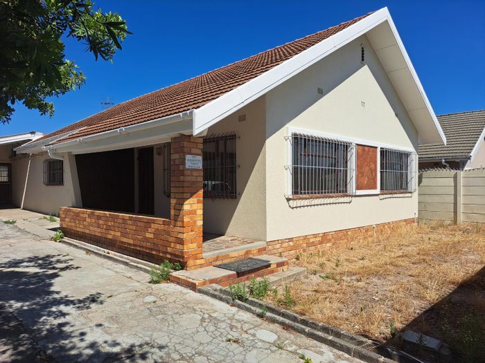 For Sale: Glenlilly house with flatlet, garage, and rental income potential.