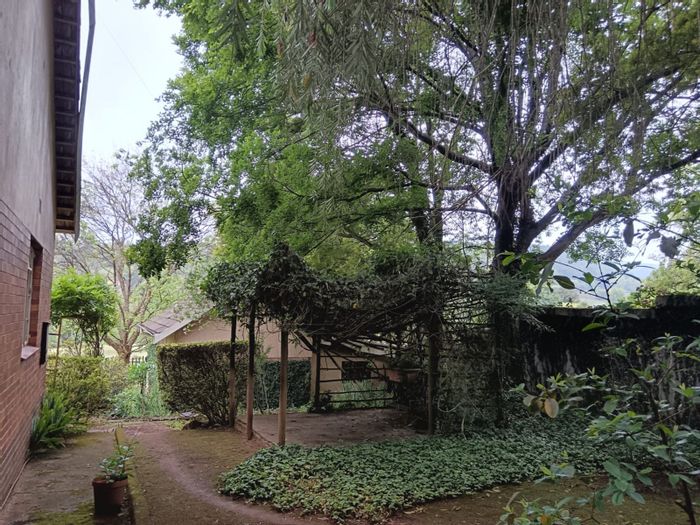 House for Sale in Sabie Central: Golf course views, garden, self-contained flat.