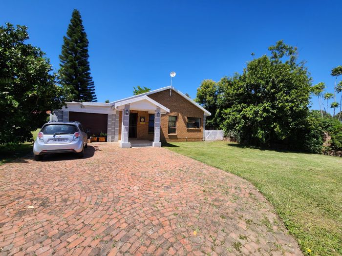 For Sale: Family House in Heather Park with 3 Bedrooms, Indoor Braai, Scenic Views.