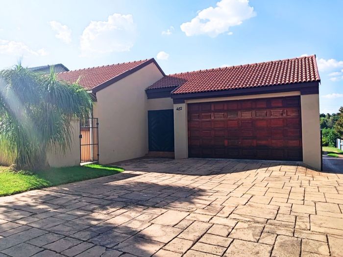 For Sale: House in Thatchfield Glen with pool, braai room, and double garage.