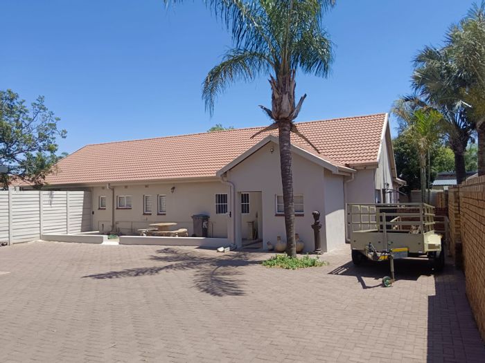 Annlin House For Sale: Includes 3-bed main house, 2 flats, ample parking.