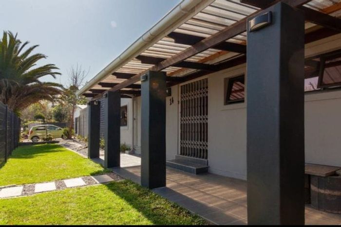 Bo Dorp House For Sale: Spacious layout, garden, and convenient location.