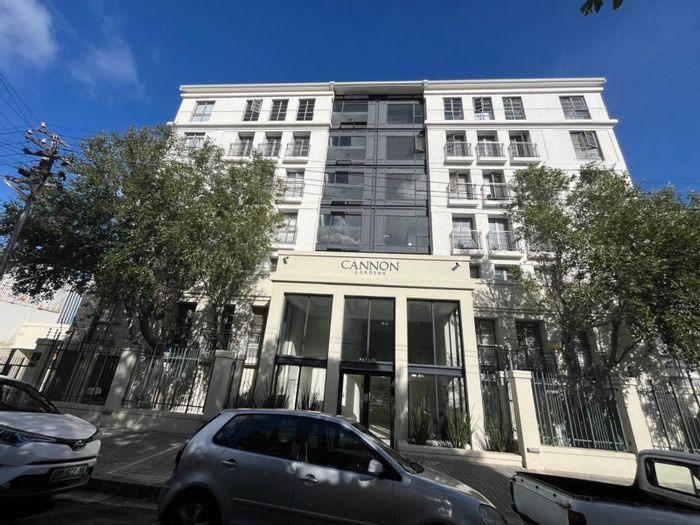 2-Bedroom Apartment For Sale in Cape Town City Centre with Pool and Parking.