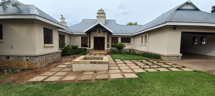 For Sale: House in Sabie River Eco Estate with 4 beds, 4 baths, and parking.