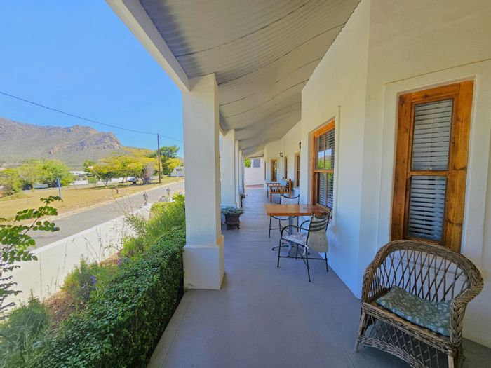 Montagu Central House For Sale: 3 beds, garden, garage, mountain views.