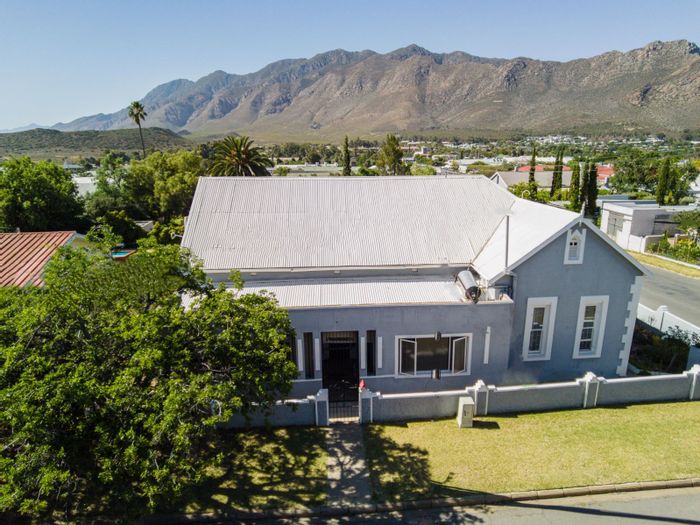 Montagu Central House For Sale: Spacious layout, garden, and prime location.