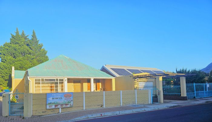 For Sale: House in Montagu Central with 3 bedrooms, courtyard, and ample parking.