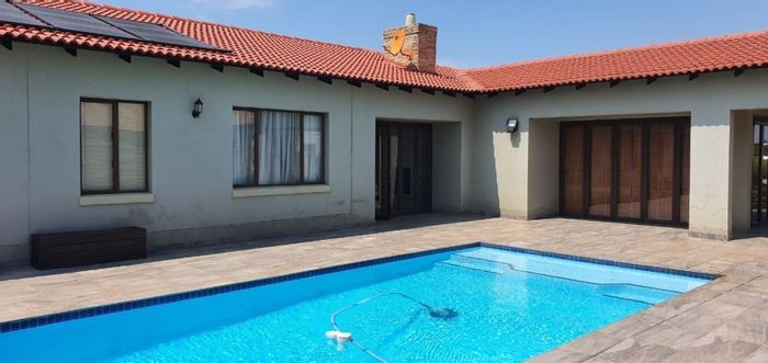 House for Sale in Vaal Marina Central: Waterfront access, golf course, clubhouse amenities.