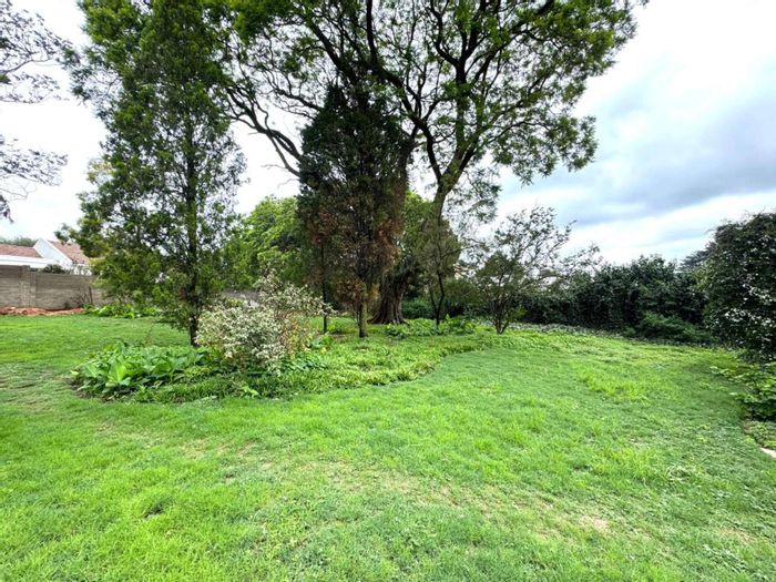 Vacant Land Residential for Sale in Bryanston, 2065 m², fully walled, pan-handle.