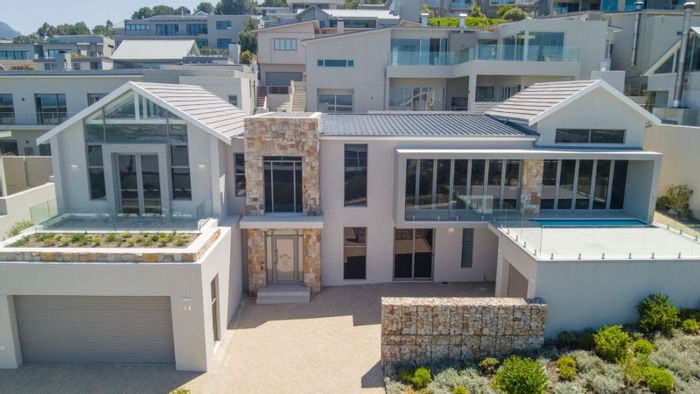 For Sale: House in Fairhaven Country Estate with pool, garage, and stunning views.