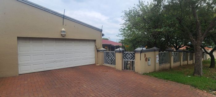 Edenvale Central House For Sale: Spacious layout, garden, and convenient location.