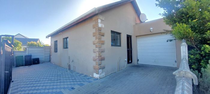 Pine Acres House For Sale: 3 beds, music studio, garage, CCTV, courtyard.