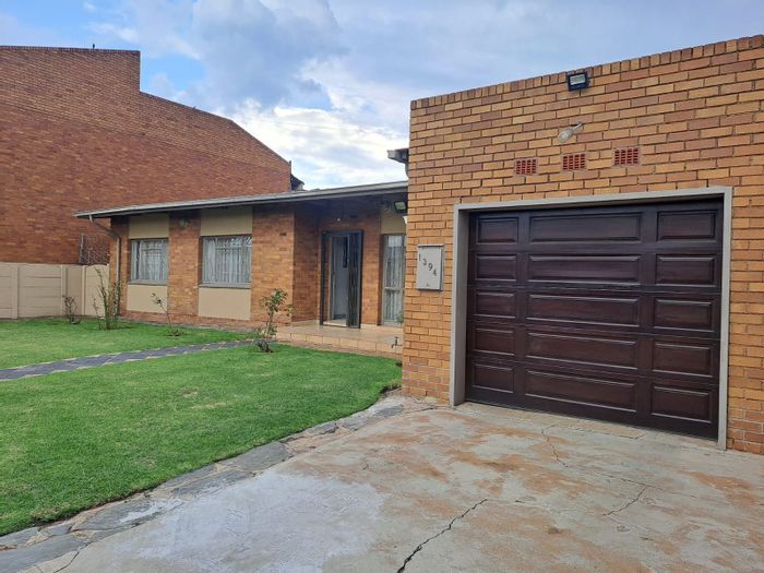 Actonville House For Sale: 3 Bedrooms, Spacious Garage, Open-Plan Living.
