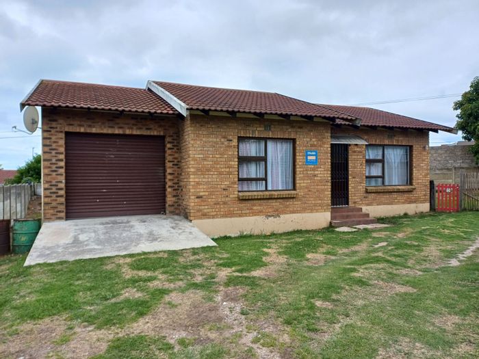2-Bedroom House with Garage and Expansion Potential in Pacaltsdorp - For Sale