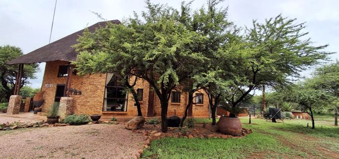 House For Sale in Sondela Nature Reserve: 4 Bedrooms, Pool, Solar Power, Entertainment Areas.
