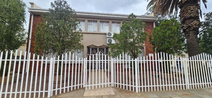 Kimberley Central Office For Sale: 14 offices, boardroom, parking, and kitchen amenities.