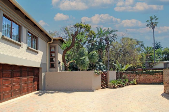 Eldoraigne House For Sale: 3 beds, lapa, garden, secure with electric fencing.