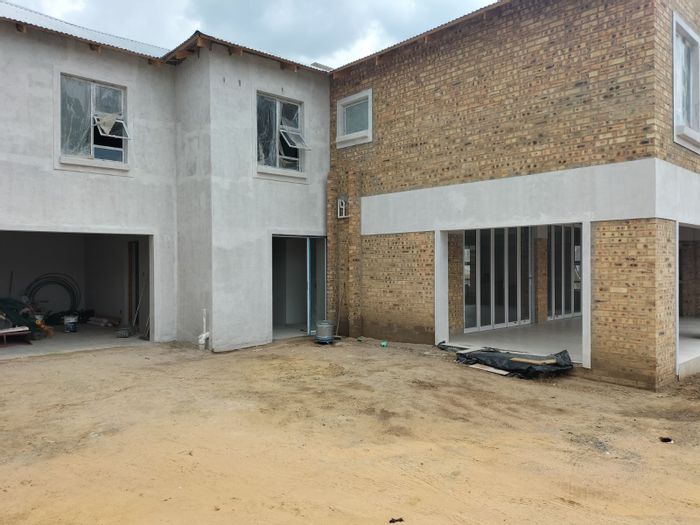 For Sale: House in Beyers Park with 4 beds, solar system, and private estate.