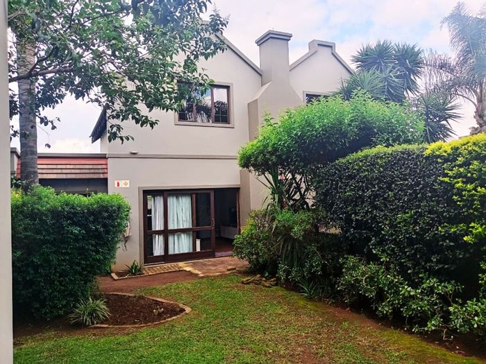 Eldo Glen House For Sale: 4 bedrooms, private garden, communal areas, study.