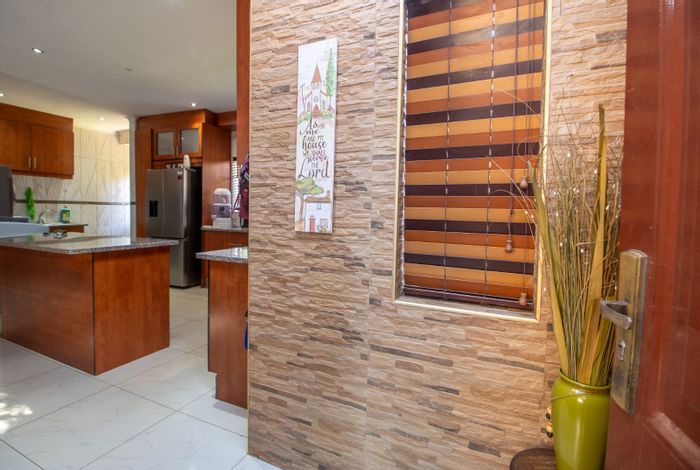 For Sale: Townhouse in Doornpoort with 3 beds, double garage, and security.