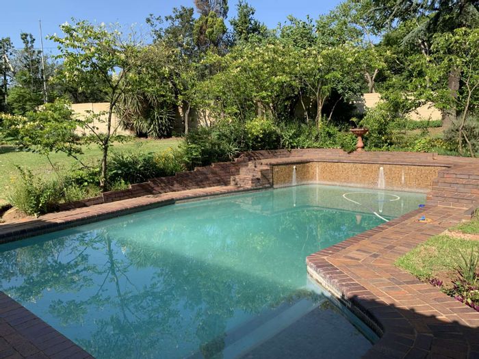 Sunninghill House To Rent: 4 beds, pool, garden, staff quarters, secure parking.