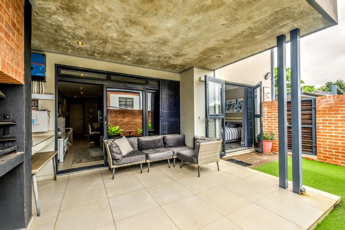 Menlo Park Townhouse For Sale: Private garden, patio, solar geyser, secure complex.