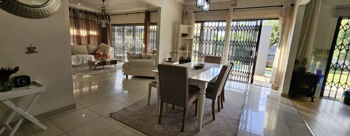 For Sale: Spacious 3-bedroom house in Florida Park with pool and study.