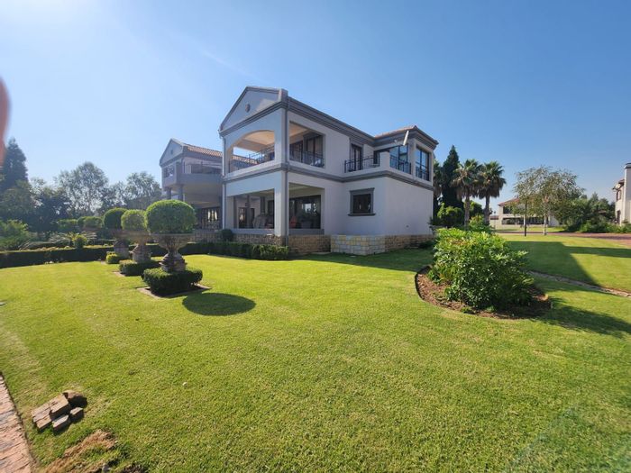 For Sale: House in Baddriftbrug with river access, pool, and private study.