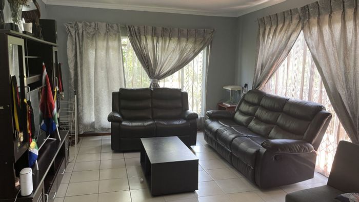 River Club Apartment For Sale: 3 Bedrooms, Pool, Braai Area, Scenic Balcony.