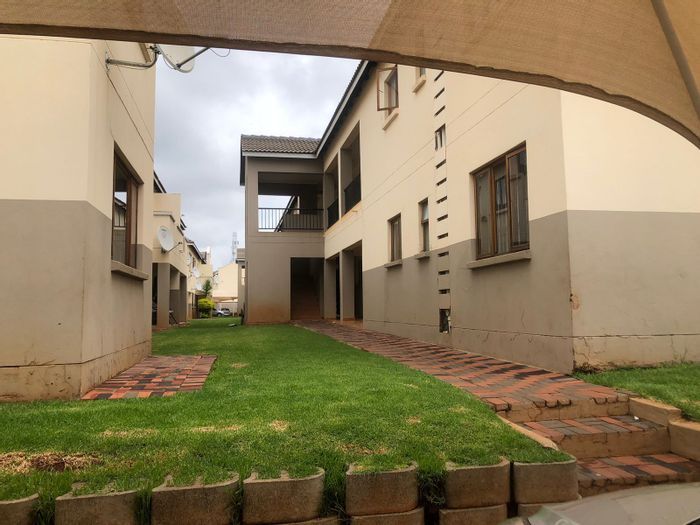 For Sale: House in Hesteapark with 2 bedrooms, golf estate access, and open living.