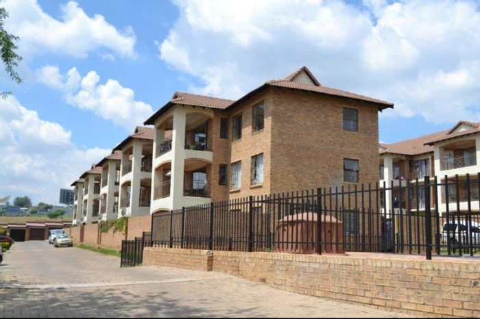 Erand Gardens House For Sale: 2 beds, pool, security, near amenities.