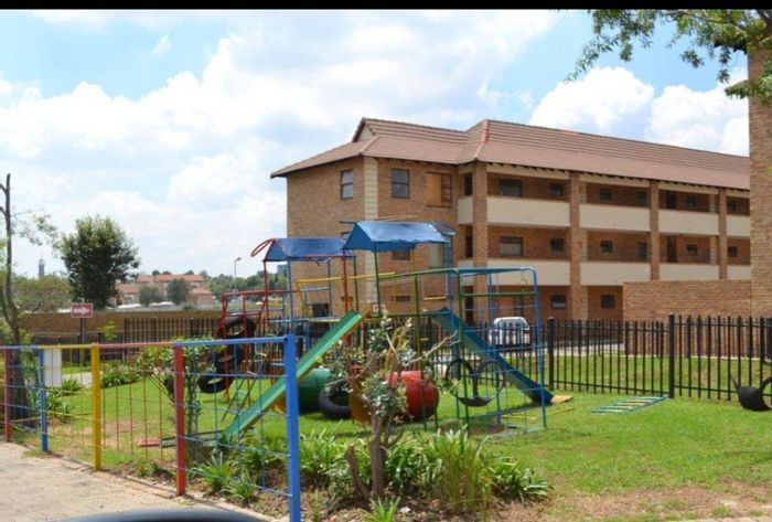 Erand Gardens Apartment For Sale: 2 beds, pool, security, close to amenities.