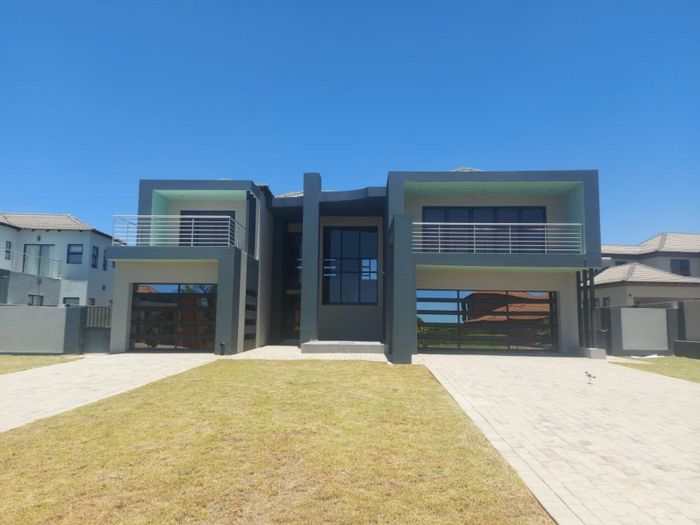 Savannah Country Estate: For Sale, House with 6 bedrooms, pool, and home office.
