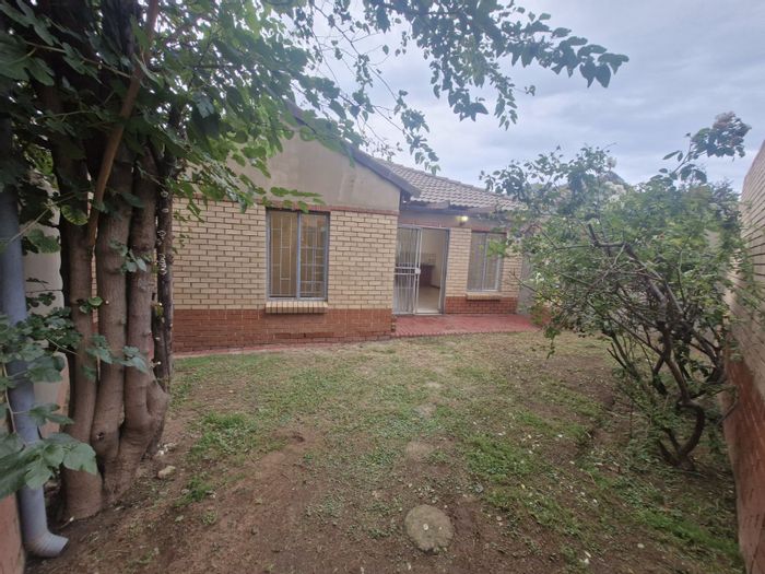 Halfway Gardens Townhouse For Sale: 2 Beds, private garden, no transfer duty.