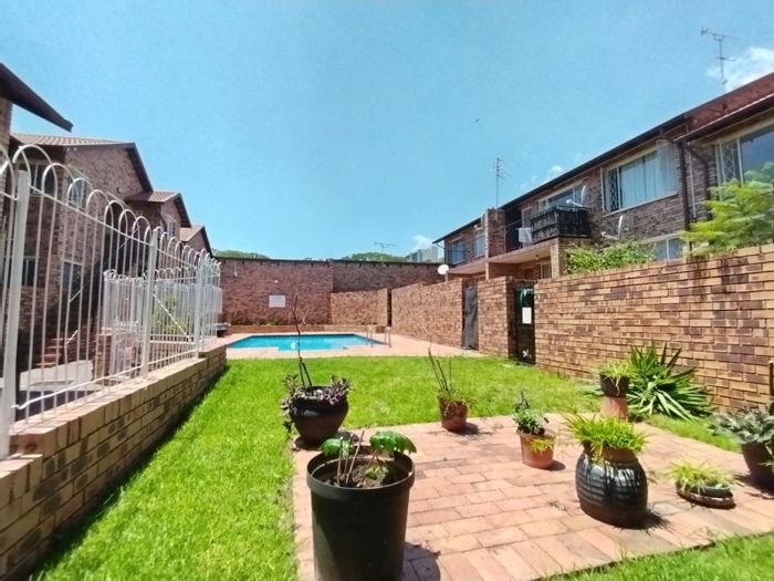 Ferndale Apartment For Sale: 2-bed, balcony, garage, pool access, spacious living.