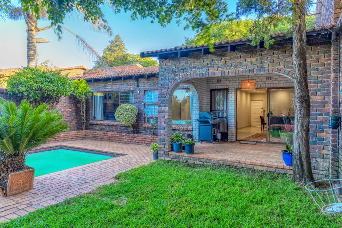 Fourways Townhouse For Sale: 3 beds, pool, tennis court, pet-friendly, 24-hour security.