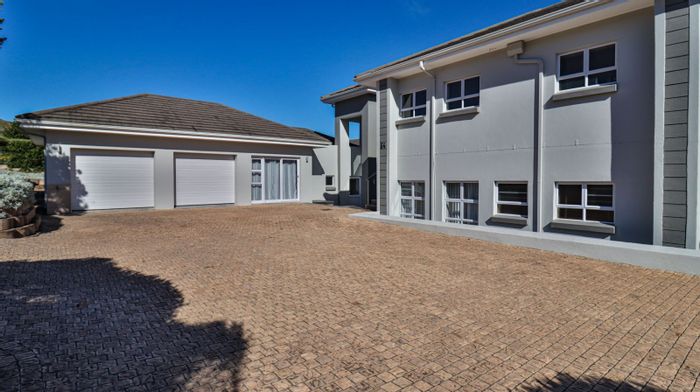 5-Bedroom House For Sale in Pinnacle Point Golf Estate with ocean views and amenities.