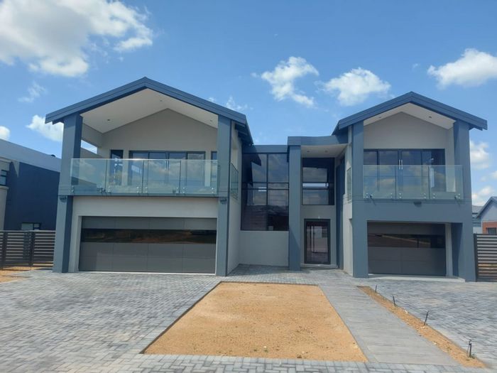 For Sale: House in Six Fountains Residential Estate with 5 en-suite bedrooms, pool.