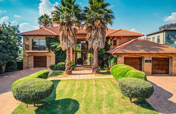 For Sale: Spacious 5-Bedroom House in Ebotse Golf And Country Estate with Pool.