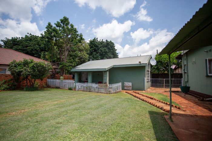 For Sale: Spacious 4-bedroom house in Impala Park with lapa and separate flat.