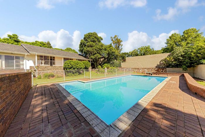 For Sale: Spacious 4-bedroom house in Florida Park with pool and garage.