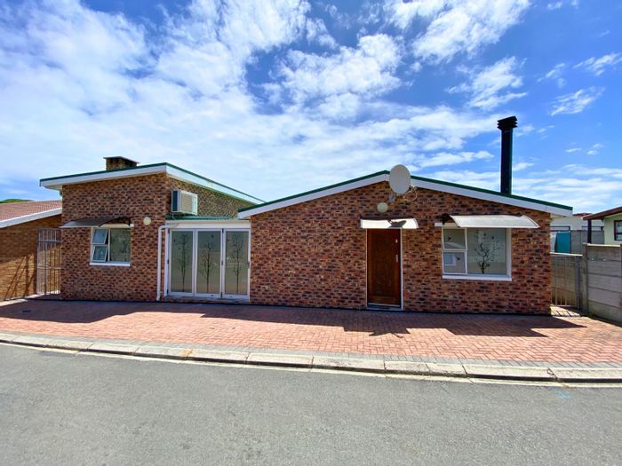 Pearly Beach House For Sale: 2 bedrooms, indoor braai, steps from the beach.