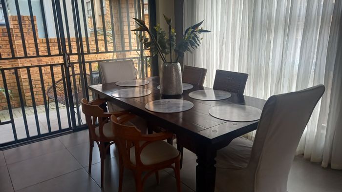 Townhouse For Sale in Chancliff Ridge: 3 beds, en-suites, garden, double garage.