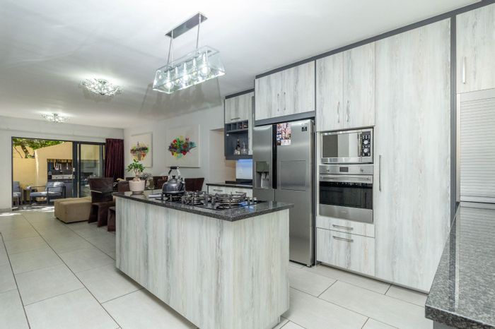 Northgate Townhouse For Sale: 4 beds, 3 baths, garden, pool, security.