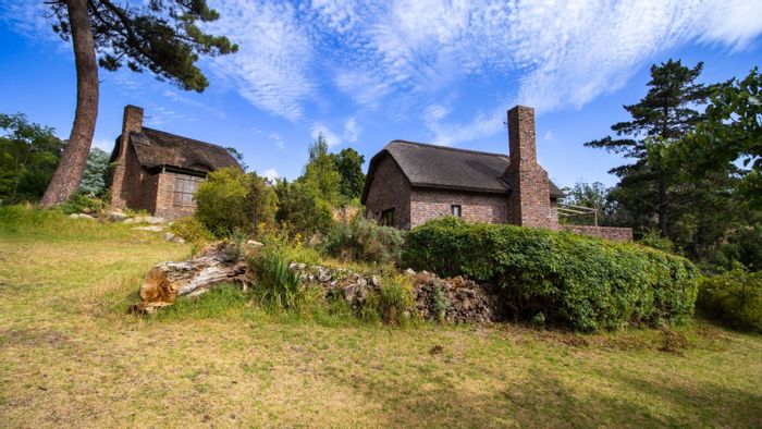 Klipkop House For Sale: Two cottages, gardens, river access, expansion potential.